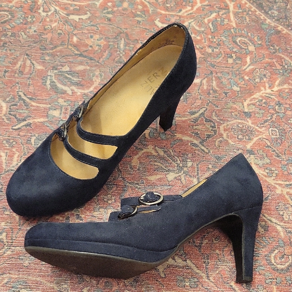 Navy Suede Naturalizer Heels Sz 8.5